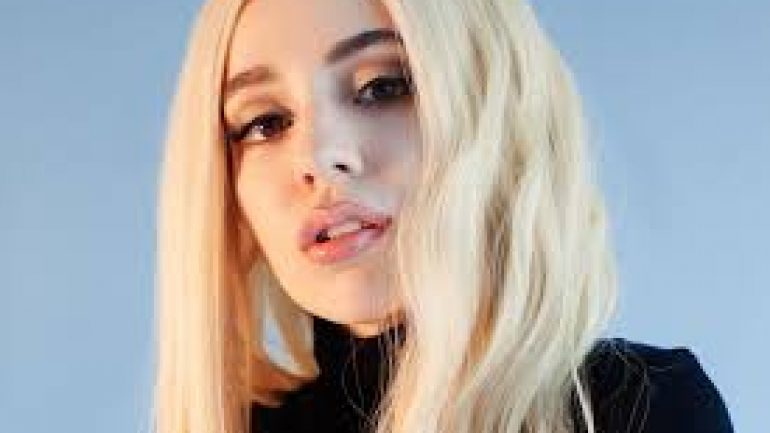 Ava Max – Körpermaße – Größe – Gewicht – Augenfarbe