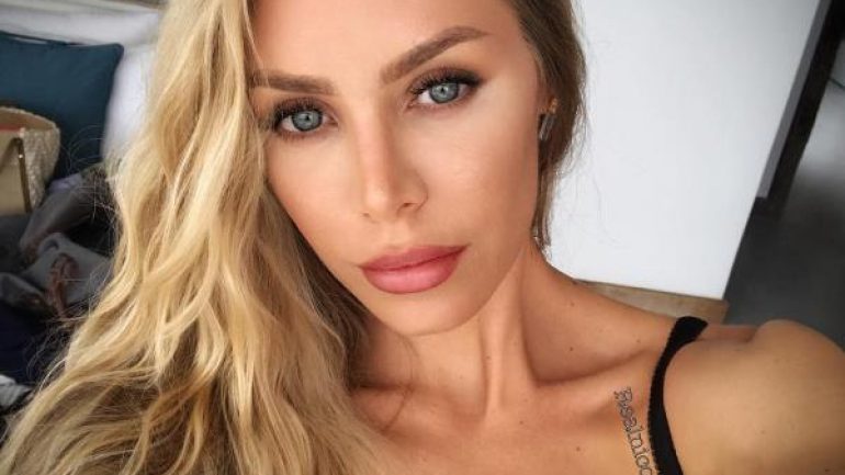 Nicole Aniston In Einer Unglaublichen Szene Nicole Aniston In Einer Unglaublichen Szene