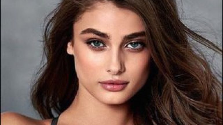Taylor Hill – Körpermaße – Größe – Gewicht – Augenfarbe
