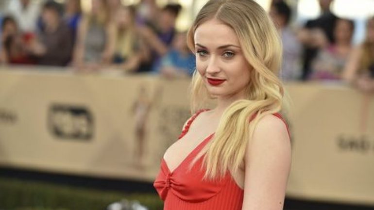 Sophie Turner – Größe – Gewicht – Maße – Augenfarbe