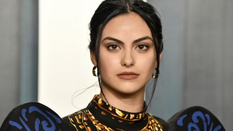 Camila Mendes – Größe – Gewicht – Körpermaße – Augenfarbe – Wiki