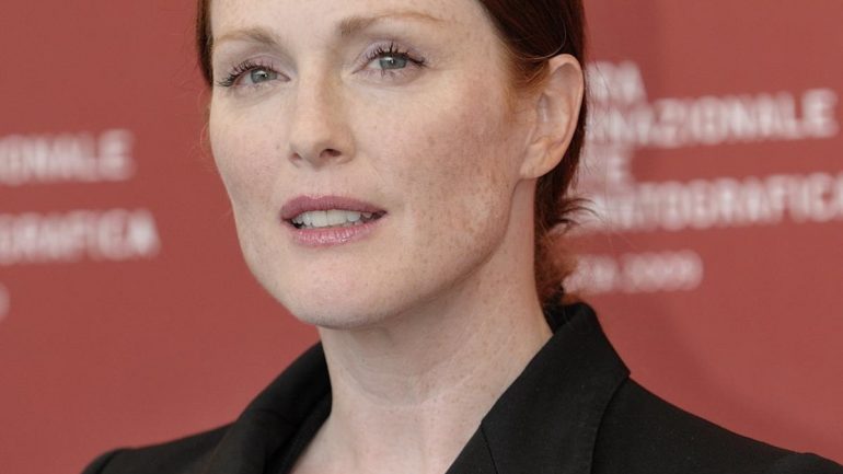 Julianne Moore – Größe – Gewicht – Körpermaße – Augenfarbe – Wiki