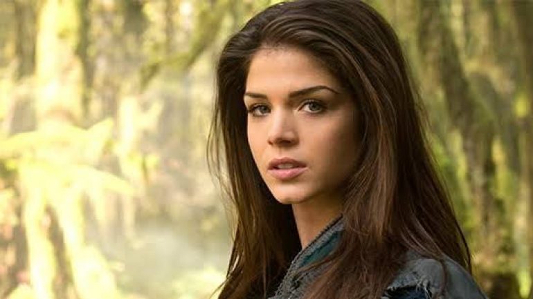 Marie Avgeropoulos – Größe – Gewicht – Körpermaße – Augenfarbe – Wiki