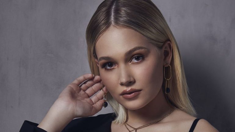 Kelli Berglund – Größe – Gewicht – Körpermaße – Augenfarbe
