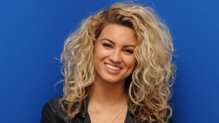 Tori Kelly – Größe – Gewicht – Körpermaße – Augenfarbe