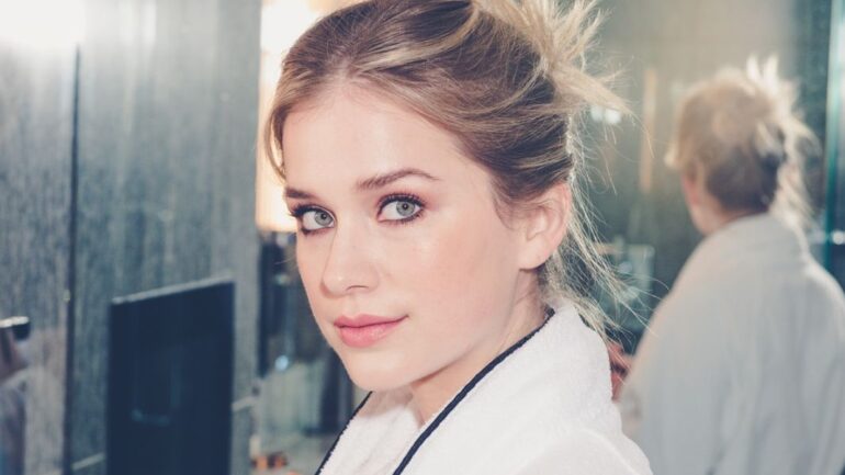 Elizabeth Lail – Größe – Gewicht – Körpermaße – Augenfarbe