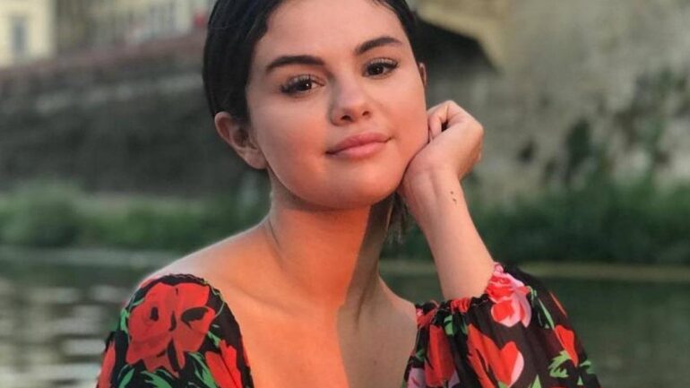 Selana Gomez Biografie, Fakten, Lieblingsfilm, Lieblingsfarbe, Freund