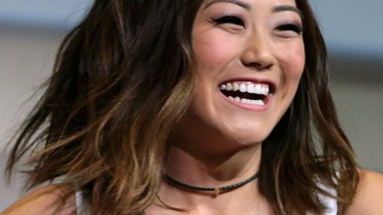 Karen Fukuhara Größe – Gewicht – Maße – Augenfarbe – Haarfarbe
